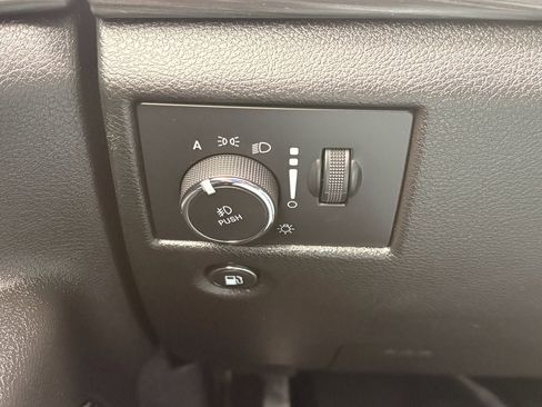 Used 2022 Jeep Grand Cherokee Altitude AWD/4WD image 16