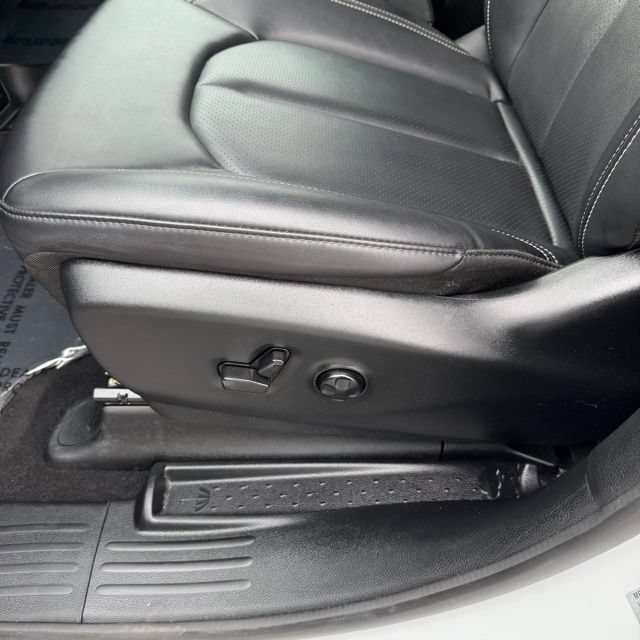 Used 2025 Chrysler Pacifica Select FWD image 13