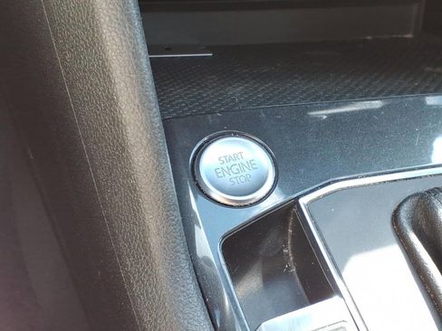 Used 2018 Volkswagen Tiguan SE w/ Panoramic Sunroof Package image 23