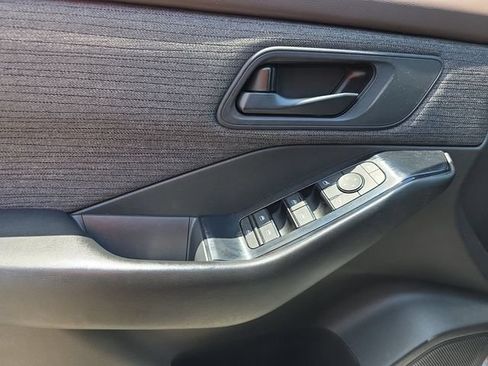 Used 2023 Nissan Rogue S FWD image 7