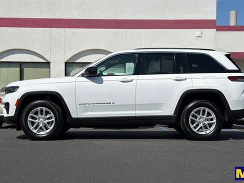 Used 2024 Jeep Grand Cherokee Laredo X RWD image 7