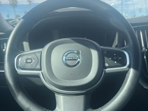 Used 2023 Volvo XC60 B5 Core w/ Climate Package image 11