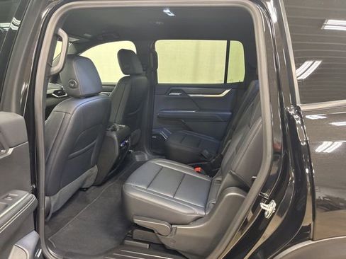 Used 2026 GMC Acadia Elevation w/ Elevation Premium Package FWD image 17