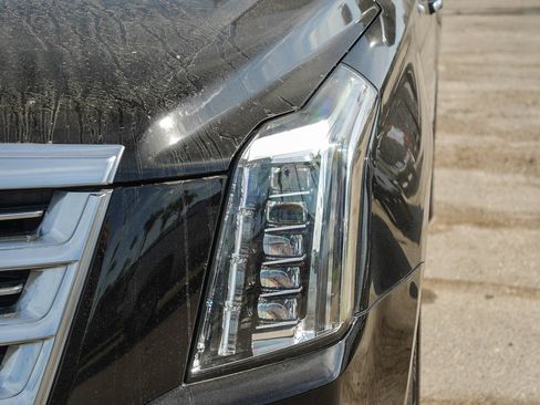 Used 2019 Cadillac Escalade ESV Platinum AWD/4WD image 8