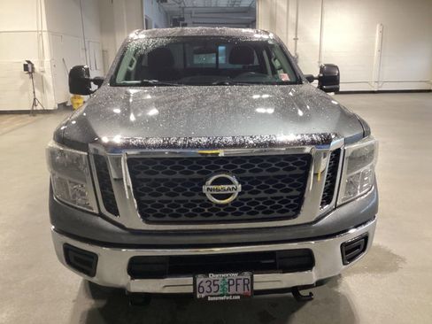 Used 2017 Nissan Titan SV image 9