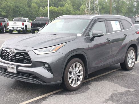 Used 2021 Toyota Highlander Limited AWD/4WD image 3