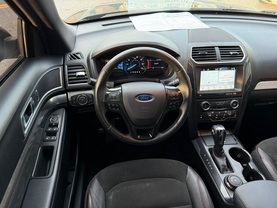 Used 2018 Ford Explorer XLT w/ Equipment Group 202A AWD/4WD image 12