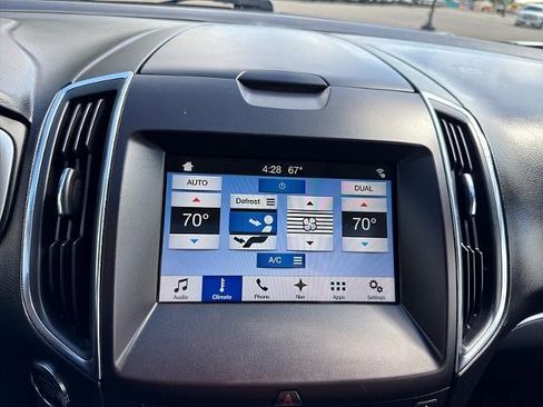 Used 2018 Ford Edge Titanium w/ Equipment Group 301A AWD/4WD image 31