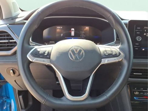 Used 2025 Volkswagen Taos SE AWD/4WD image 22