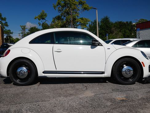 Used 2013 Volkswagen Beetle Turbo FWD image 18