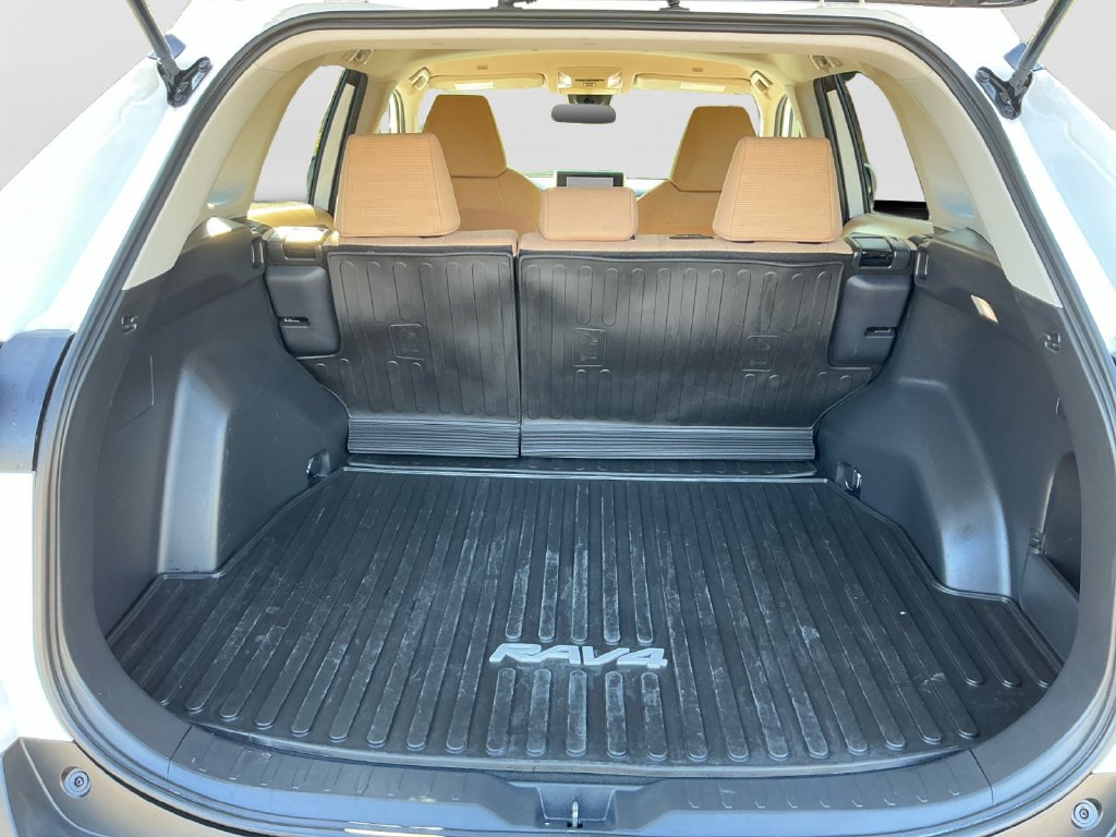 Used 2025 Toyota RAV4 LE AWD/4WD image 17