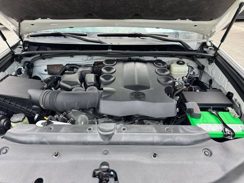 Used 2019 Toyota 4Runner SR5 AWD/4WD image 19