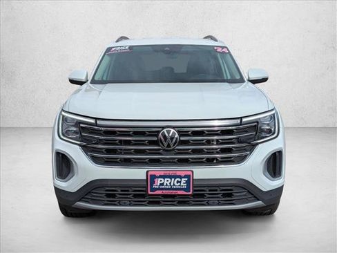Used 2024 Volkswagen Atlas SE image 2