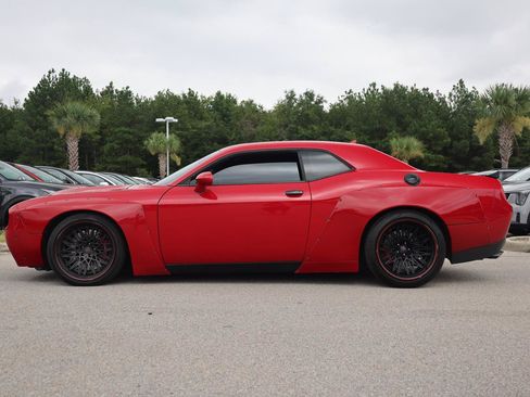 Used 2016 Dodge Challenger SRT Hellcat RWD image 2