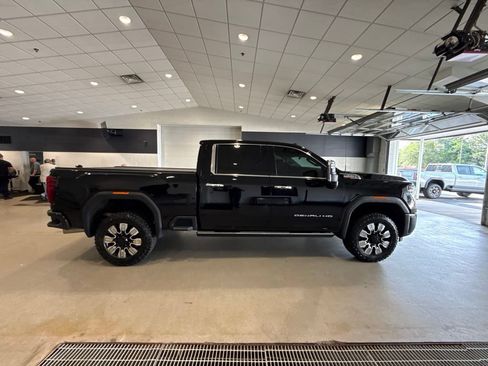 Used 2024 GMC Sierra 2500 Denali w/ Denali Reserve Package AWD/4WD image 8