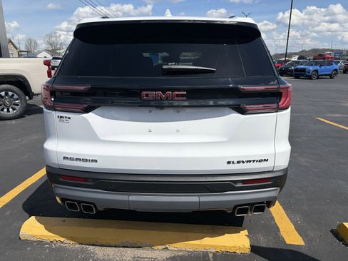 Used 2025 GMC Acadia Elevation FWD image 4