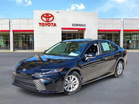 Used 2025 Toyota Camry LE image 1