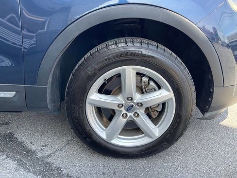 Used 2017 Ford Explorer XLT w/ Equipment Group 202A image 9