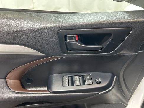 Used 2017 Toyota Highlander Plus image 28