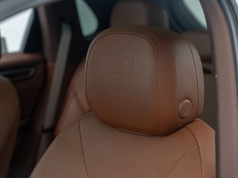 Certified 2023 Porsche Cayenne Platinum Edition AWD/4WD image 18
