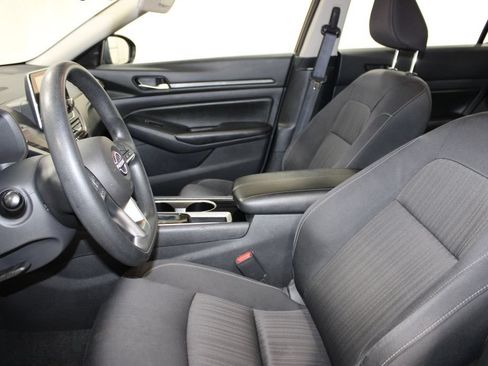 Used 2024 Nissan Altima 2.5 SV FWD image 14