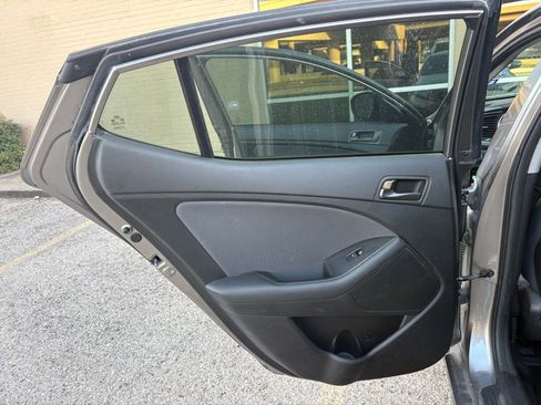 Used 2015 Kia Optima LX image 16