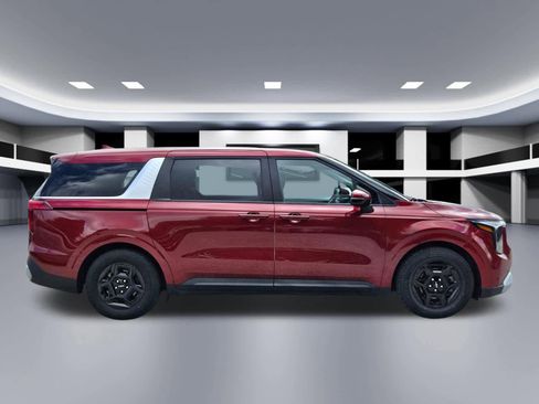 Used 2025 Kia Carnival FWD image 6