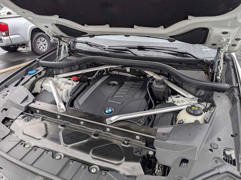 Used 2022 BMW X5 xDrive40i w/ M Sport Package AWD/4WD image 34