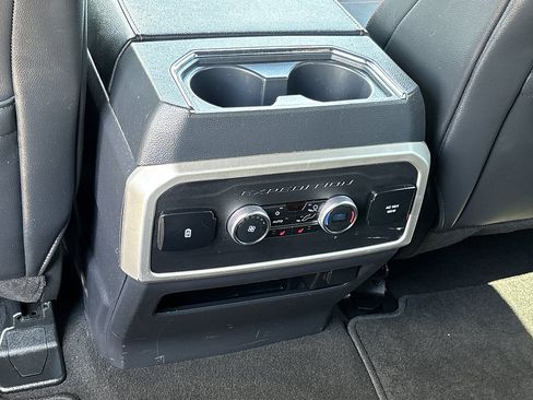 Used 2024 Ford Expedition Limited AWD/4WD image 17