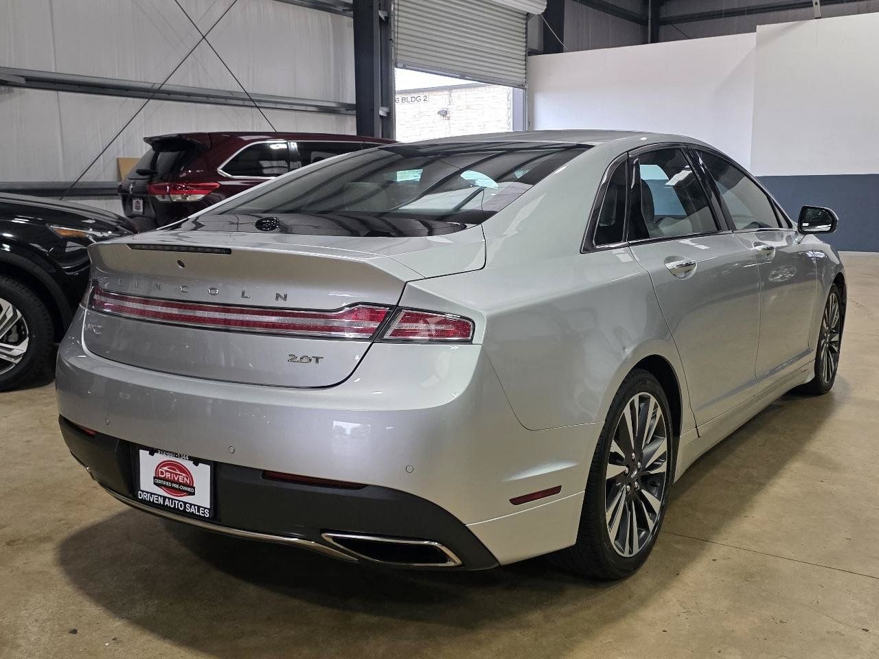 Used 2017 Lincoln MKZ Reserve FWD image 4
