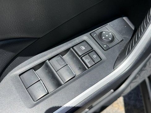 Used 2025 Toyota RAV4 XLE FWD image 21