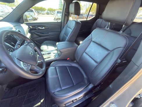 Used 2023 Chevrolet Traverse RS image 5