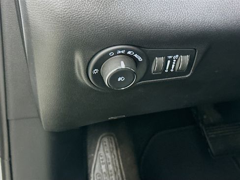 Used 2022 Jeep Compass Limited image 17