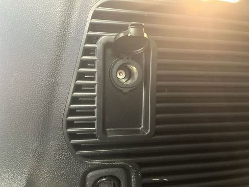 Used 2023 Subaru Ascent Premium w/ Convenience Package image 27