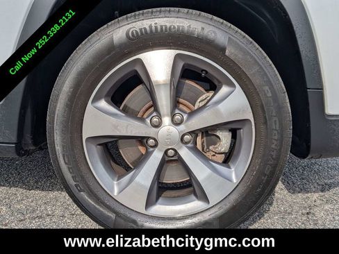 Used 2021 Jeep Cherokee Limited w/ Mopar Interior Package image 12