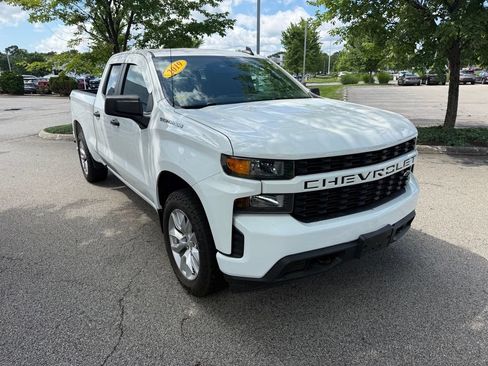 Used 2019 Chevrolet Silverado 1500 Custom w/ Custom Value Package AWD/4WD image 7