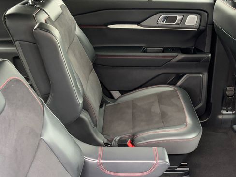 Used 2025 Ford Explorer ST image 13