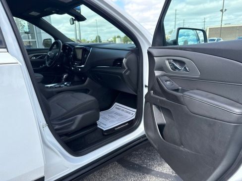 Used 2023 Chevrolet Traverse LT FWD image 27