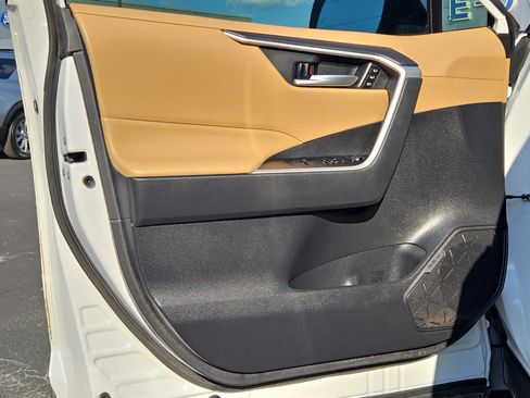 Used 2023 Toyota RAV4 XLE Premium image 20