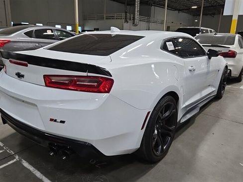 Used 2018 Chevrolet Camaro SS RWD image 4