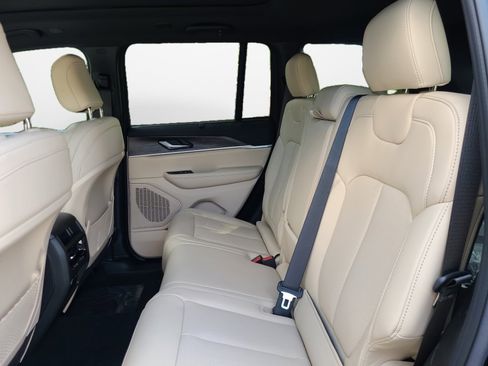 New 2025 Jeep Grand Cherokee Limited w/ Luxury Tech Group II image 13