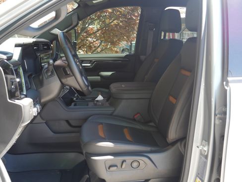 Used 2025 GMC Sierra 2500 AT4 AWD/4WD image 3