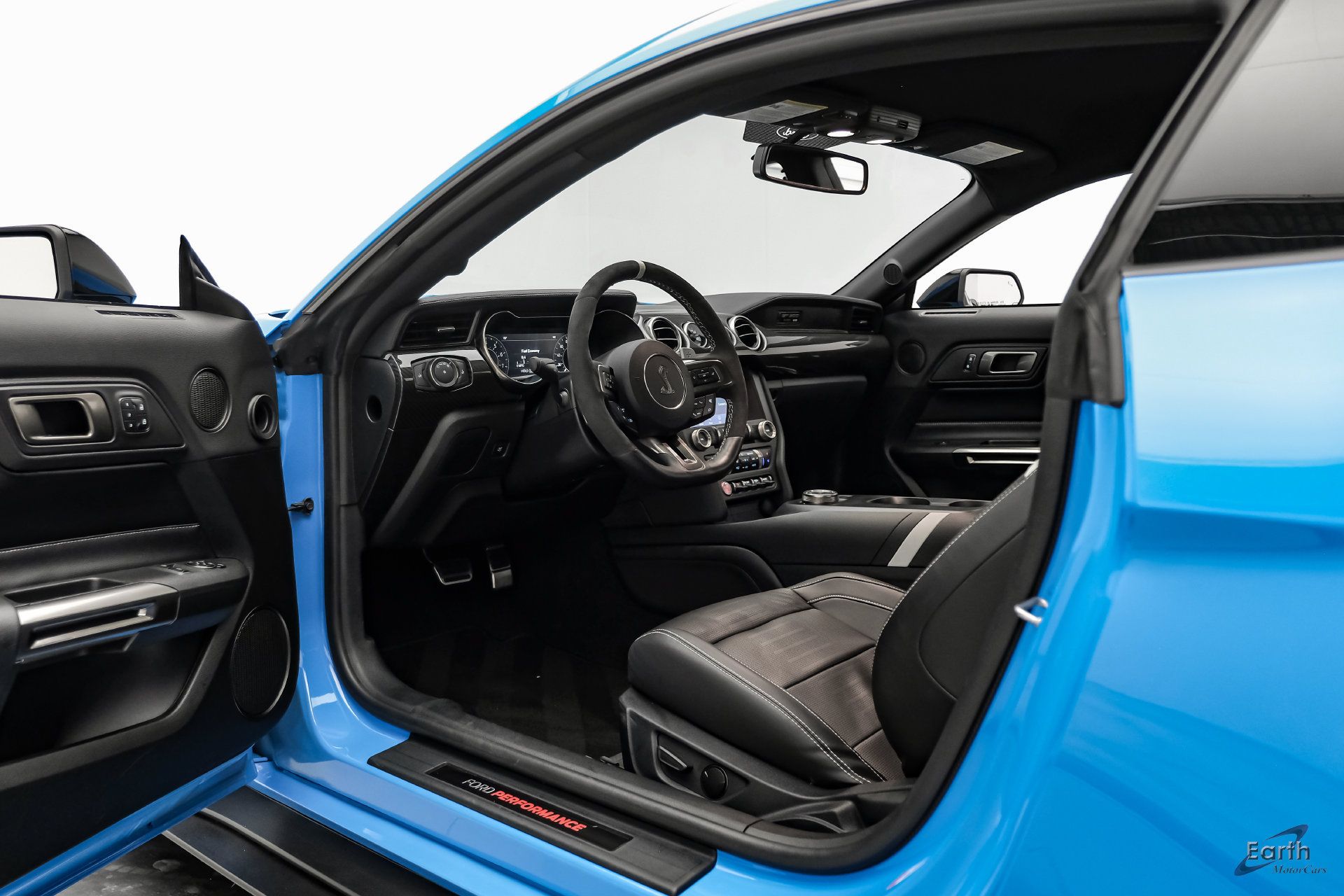 Used 2022 Ford Mustang Shelby GT500 w/ Technology Package RWD image 37