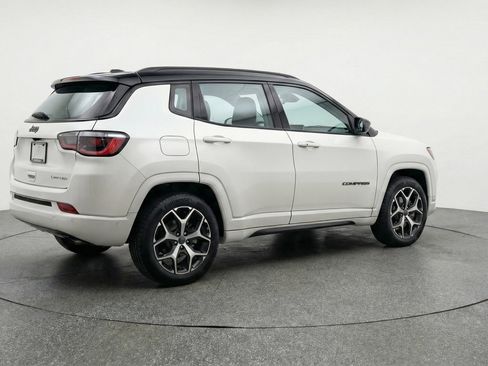 Used 2025 Jeep Compass Limited AWD/4WD image 9