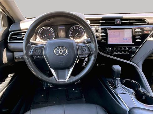 Used 2019 Toyota Camry LE FWD image 5