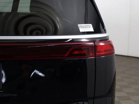 Used 2023 Kia Carnival EX FWD image 16