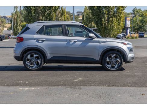 Used 2021 Hyundai Venue SEL w/ Cargo Package image 2