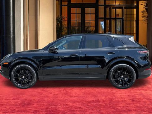Used 2022 Porsche Cayenne AWD/4WD image 2