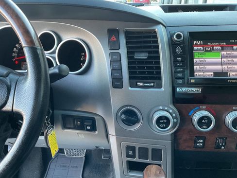 Used 2013 Toyota Tundra Platinum image 19