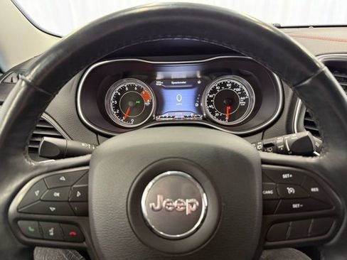 Used 2019 Jeep Cherokee Trailhawk w/ Cold Weather Group image 6